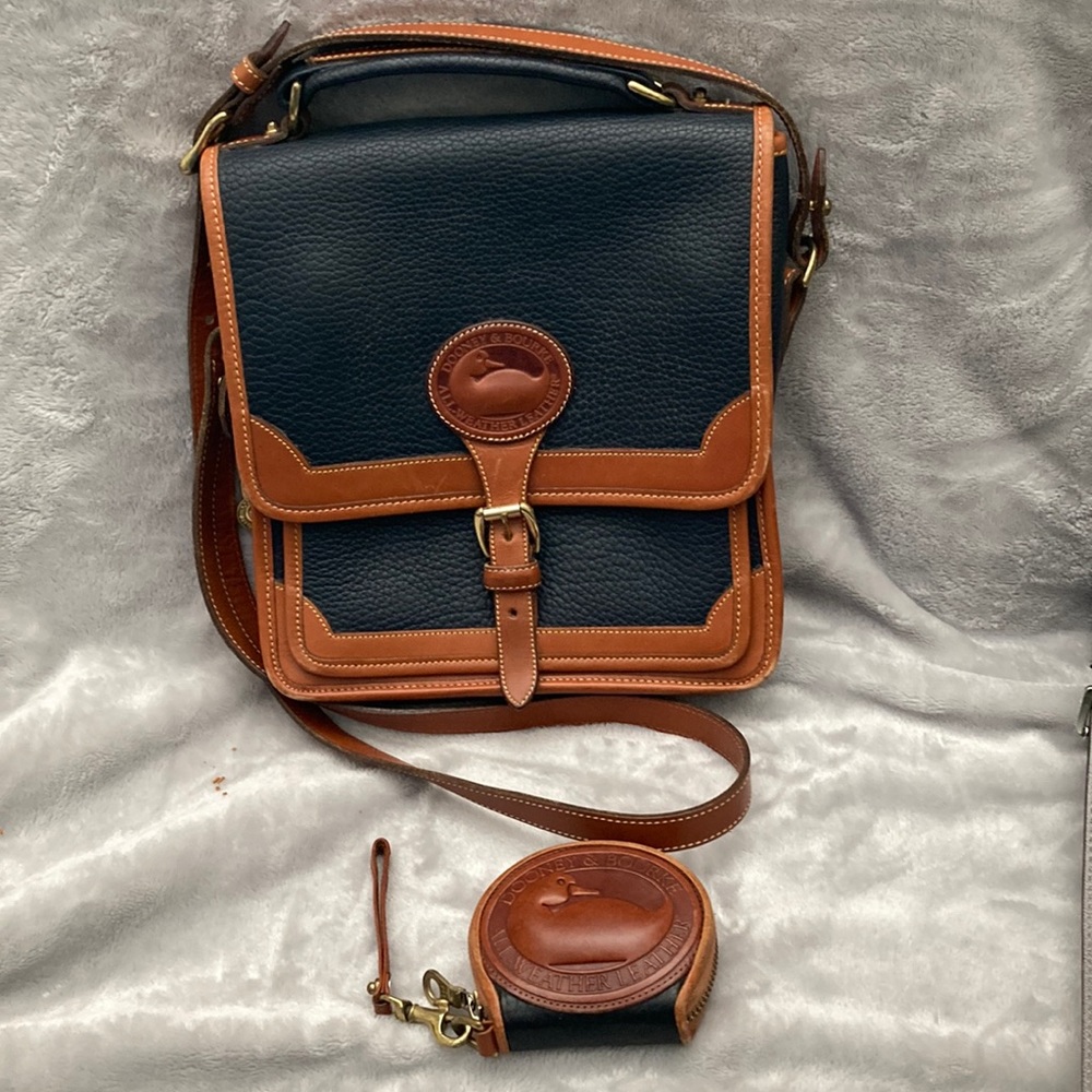 Vintage Dooney&Bourke handbag/ shoulder and coin purse. Navy with tan stitching.